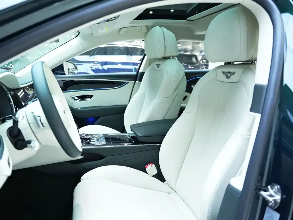 Bentley Flying Spur 2023 из CN, фото 10