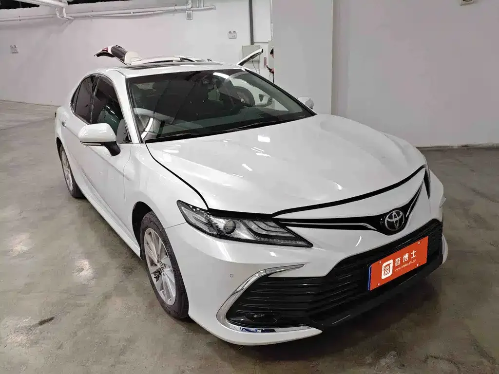 Toyota Camry — фото 4