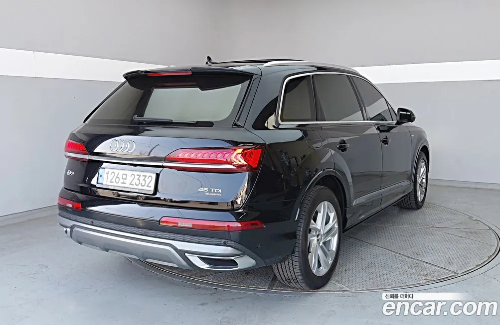 Audi Q7 2021 из KR, фото 5