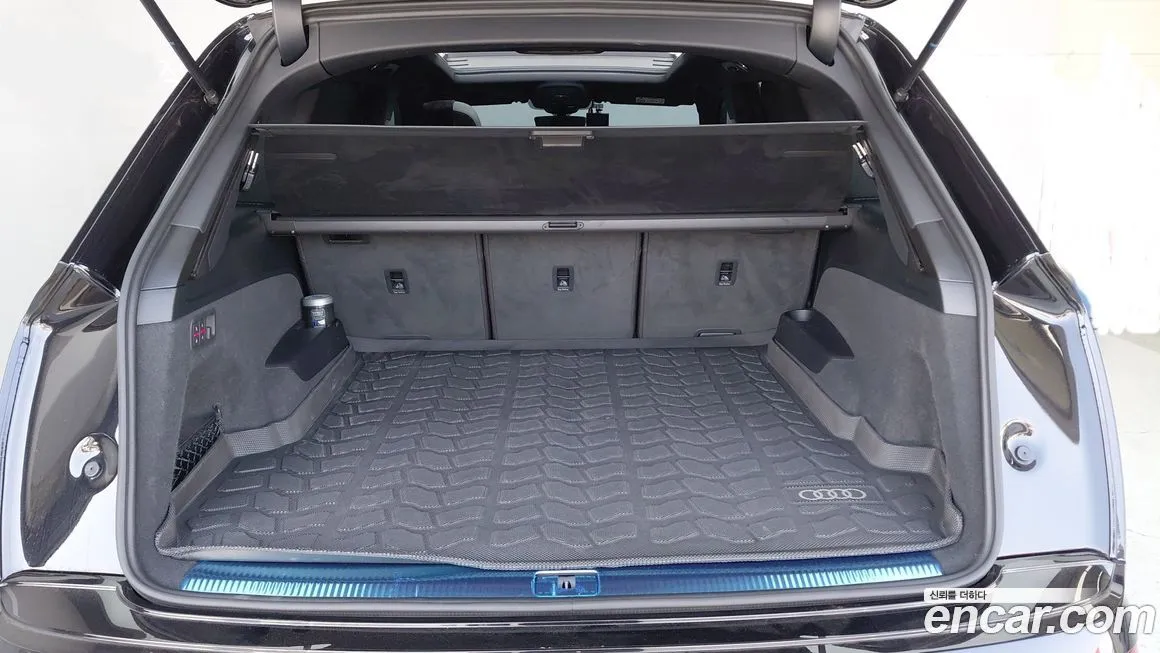 Audi Q7 2021 из KR, фото 8