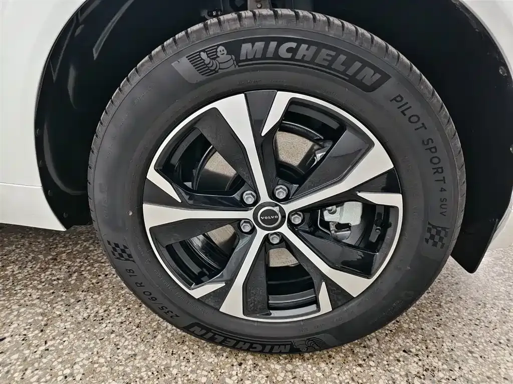 Volvo XC60 — фото 7