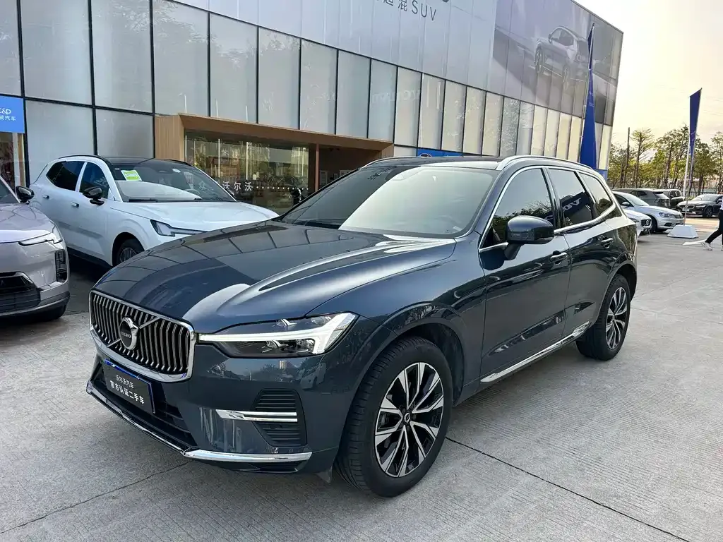 Volvo XC60 — фото 1