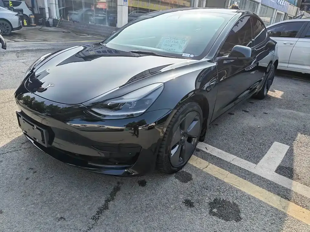 Tesla Model 3 — фото 1