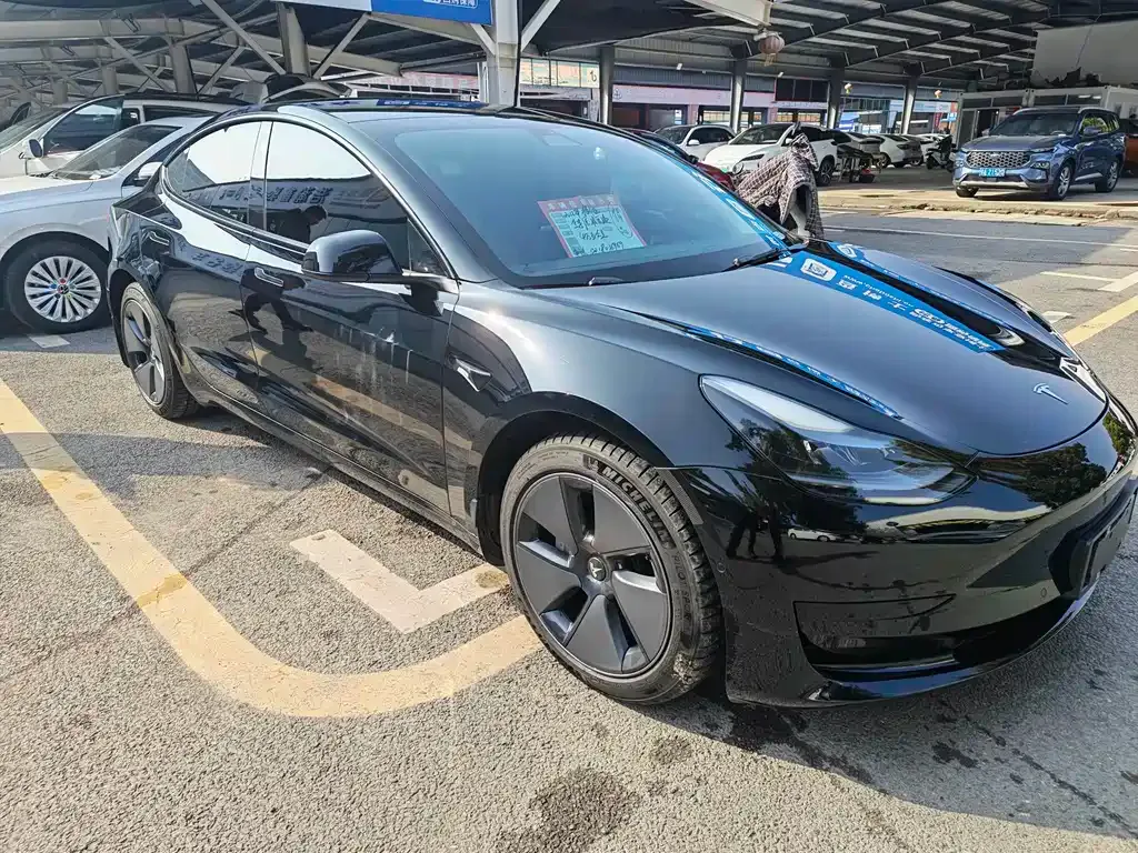 Tesla Model 3 — фото 10