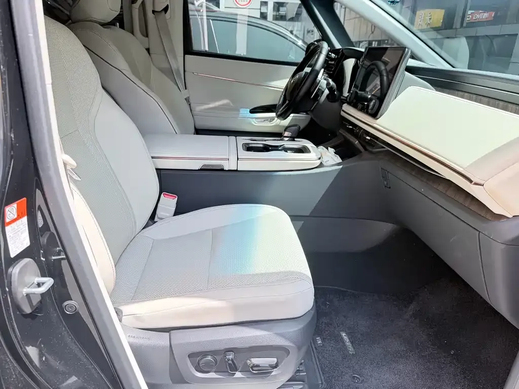 Lexus LM 2025 из CN, фото 3