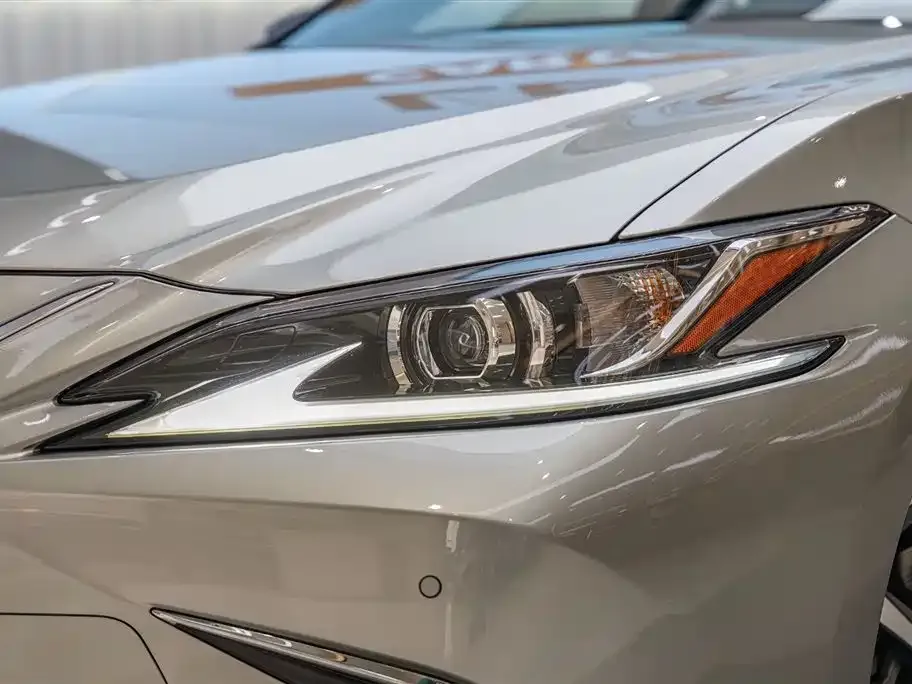 Lexus ES — фото 8