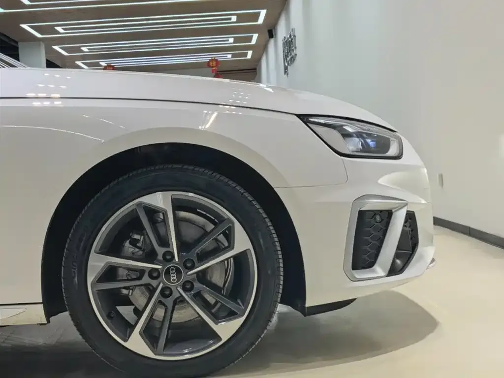 Audi A4L 2023 из CN, фото 7