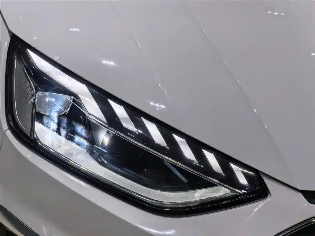 Audi A4L 2023 из CN, фото 5