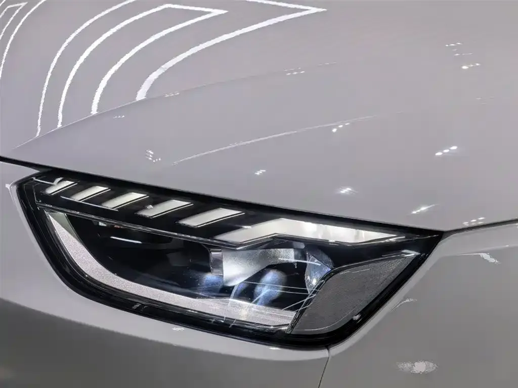 Audi A4L 2023 из CN, фото 9