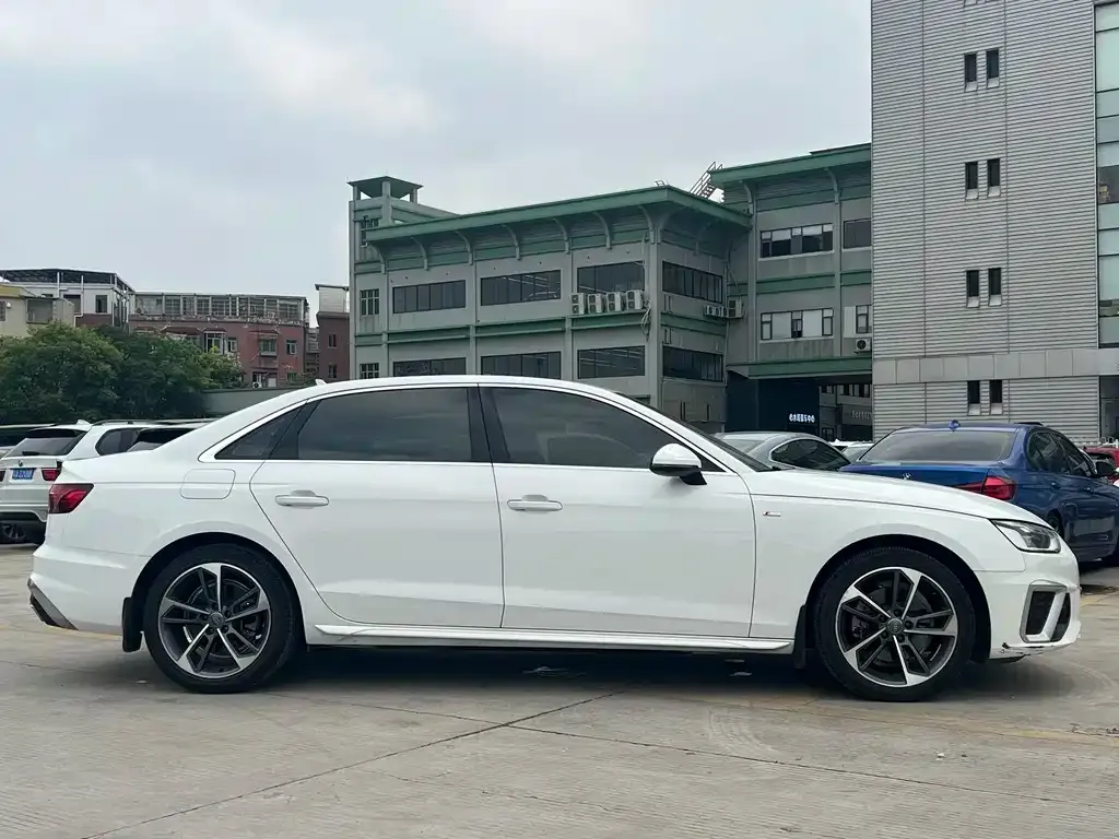 Audi A4L 2021 из CN, фото 5