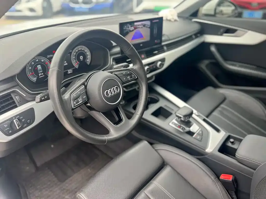 Audi A4L 2021 из CN, фото 4