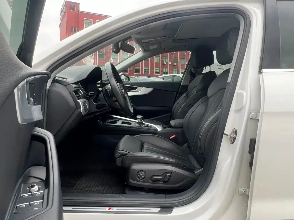 Audi A4L 2021 из CN, фото 10