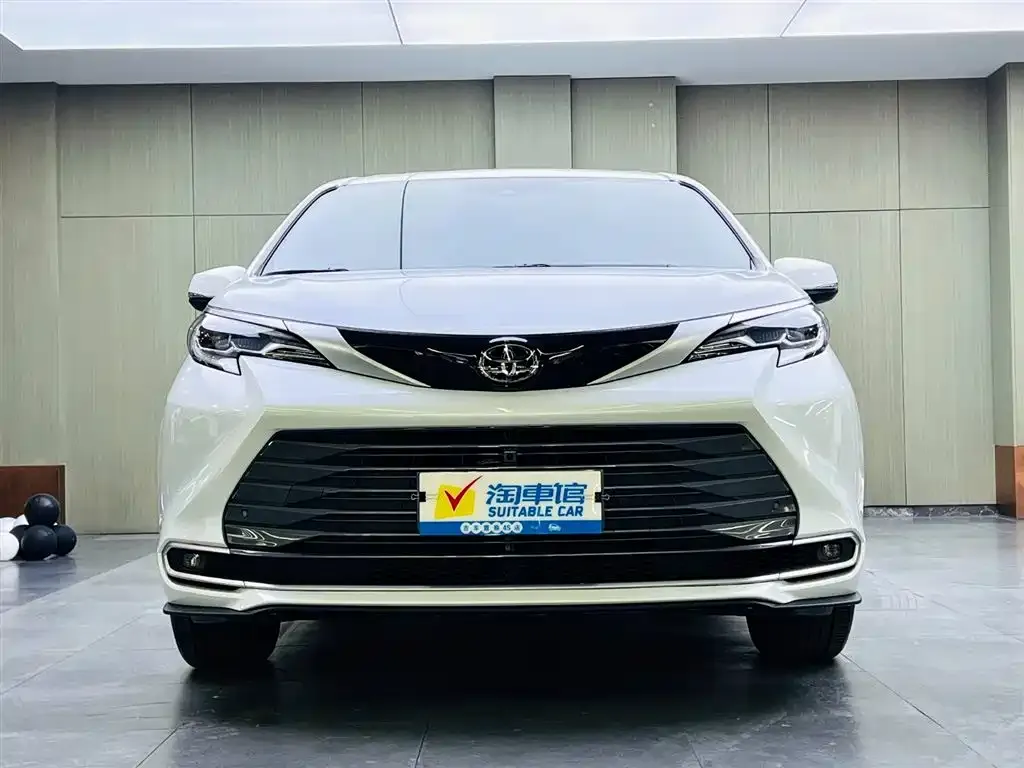 Toyota Sienna — фото 9