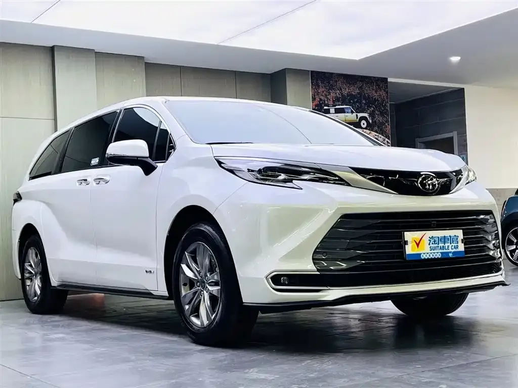 Toyota Sienna — фото 7