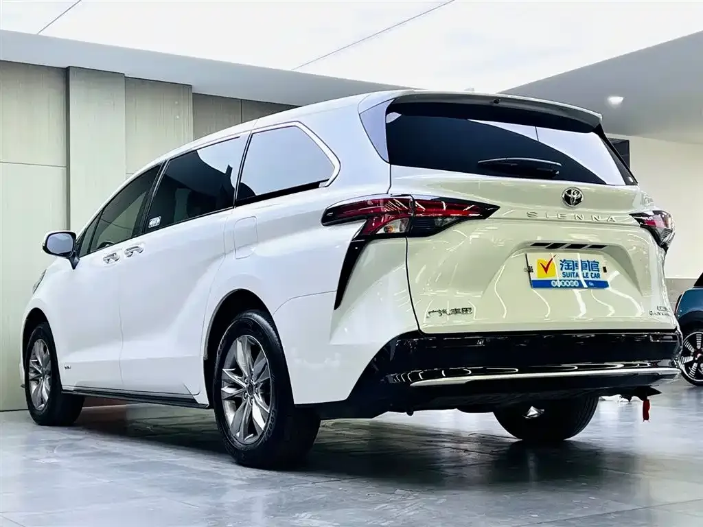 Toyota Sienna — фото 5