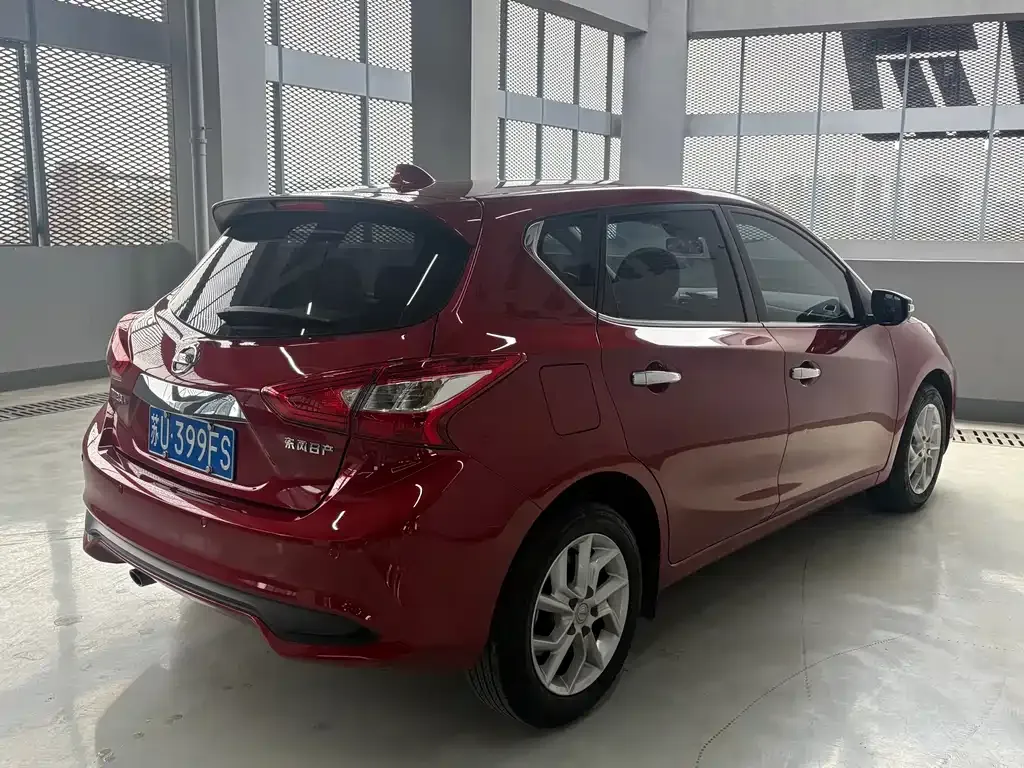 Nissan Tiida — фото 7