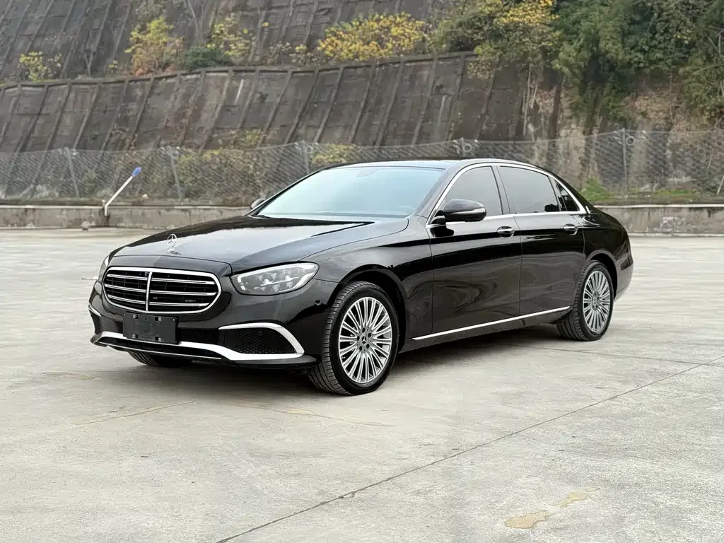 Mercedes-Benz E-Class — фото 1