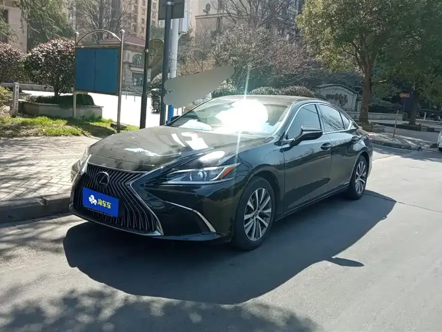 Lexus ES — фото 1