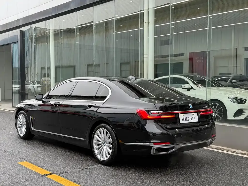 BMW 7 Series — фото 10