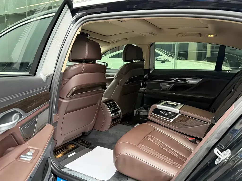 BMW 7 Series — фото 4