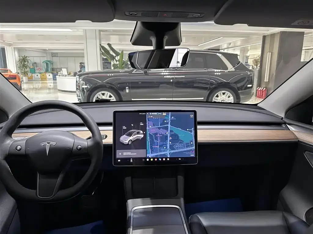 Tesla Model Y — фото 4