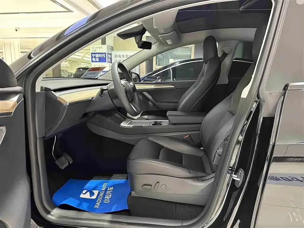 Tesla Model Y — фото 8