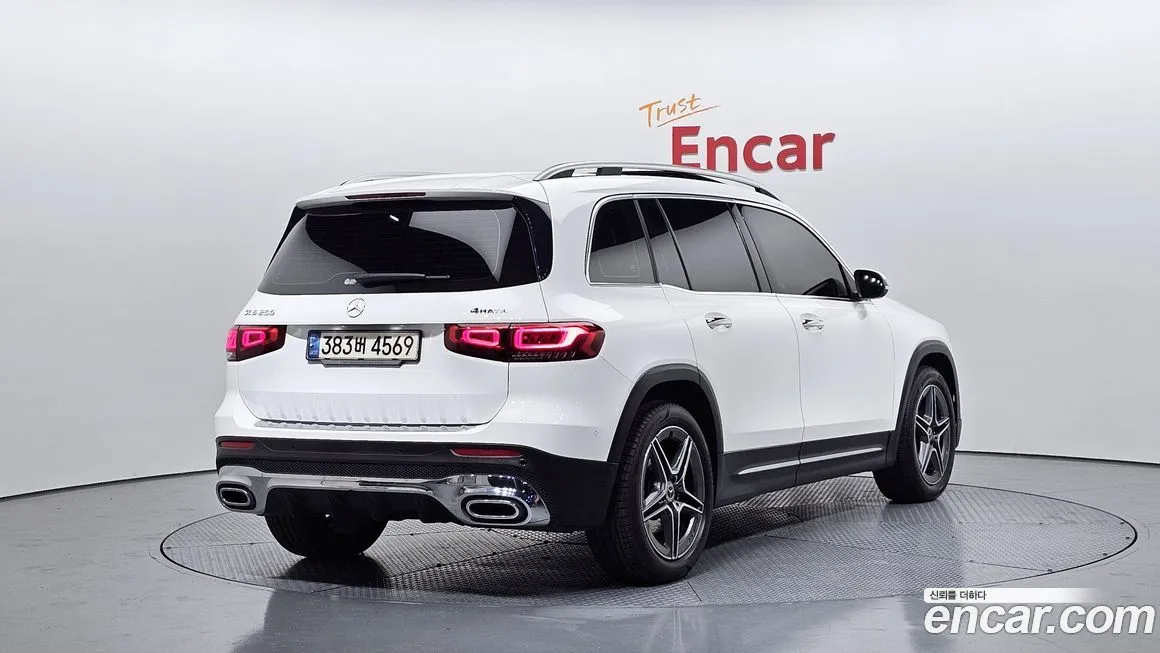 Mercedes-Benz GLB-Class — фото 6