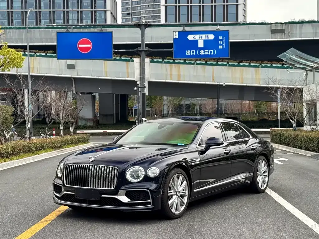 Bentley Flying Spur 2023 из CN, фото 8