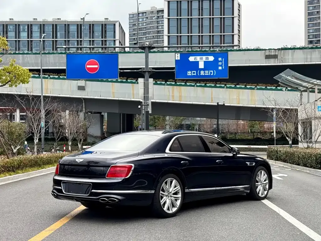 Bentley Flying Spur 2023 из CN, фото 7