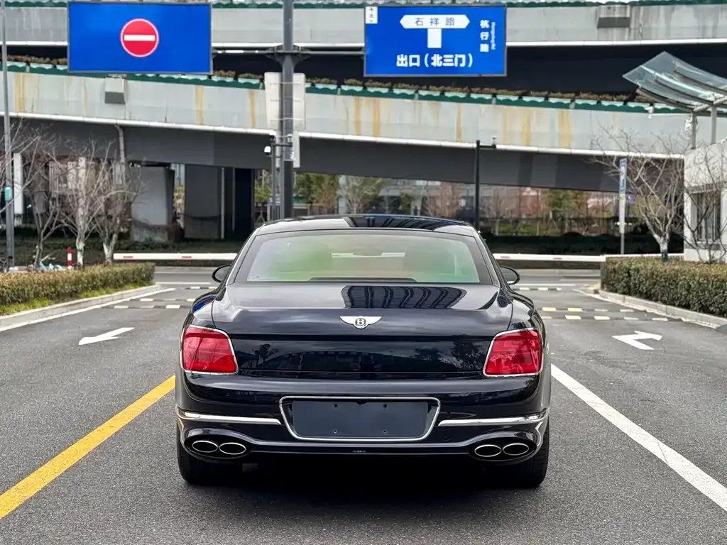 Bentley Flying Spur 2023 из CN, фото 3