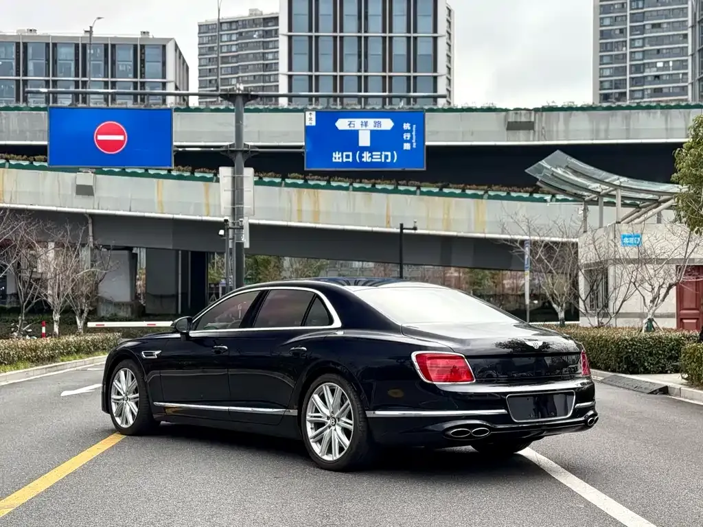 Bentley Flying Spur 2023 из CN, фото 5