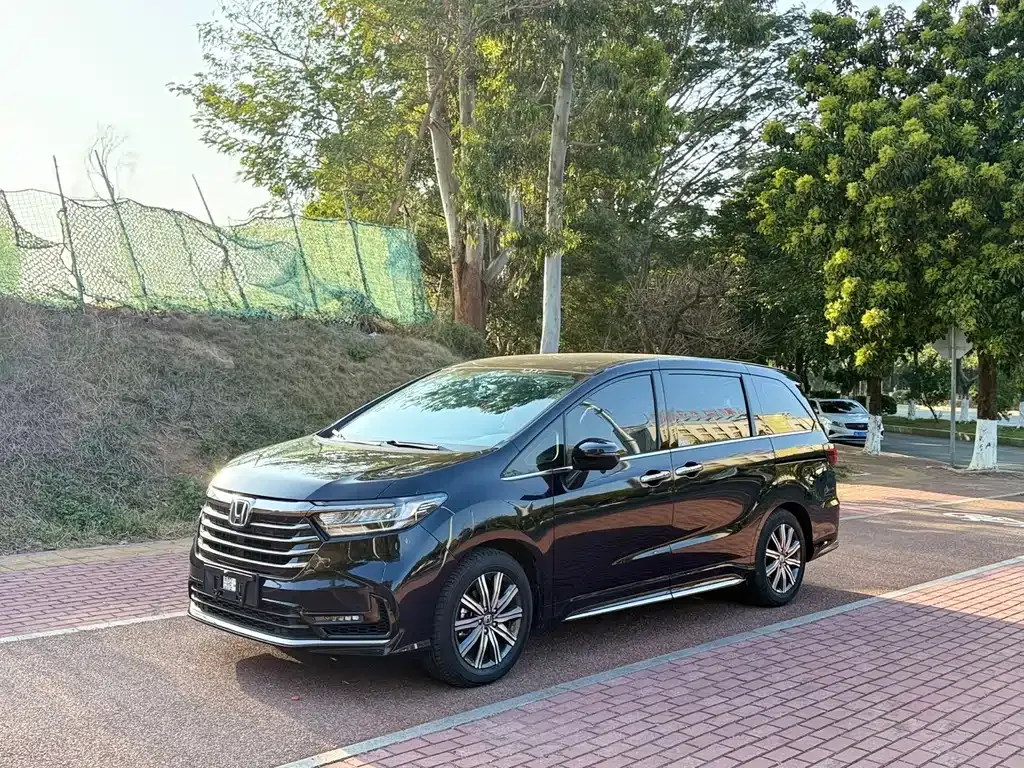 Honda Odyssey — фото 1