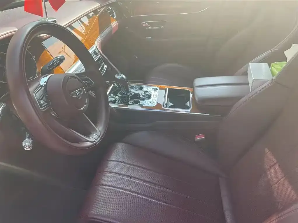 Bentley Flying Spur 2021 из CN, фото 2