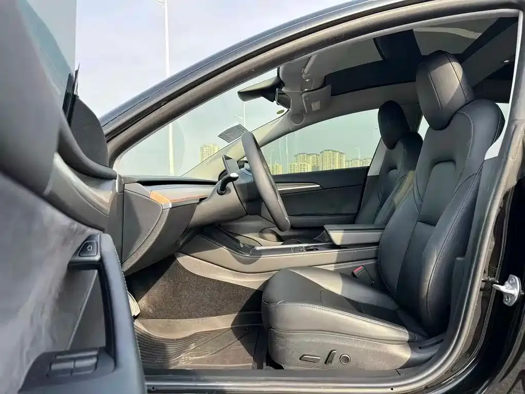 Tesla Model 3 — фото 4
