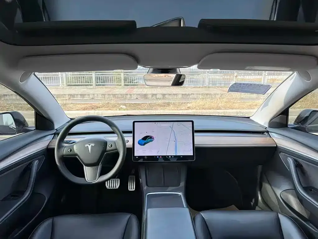 Tesla Model 3 — фото 9