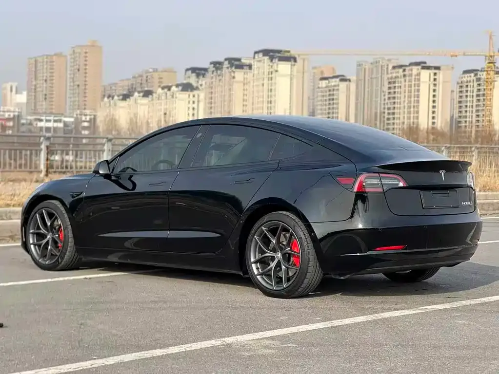 Tesla Model 3 — фото 6
