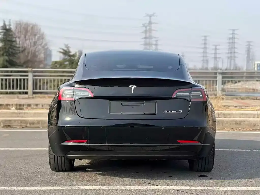 Tesla Model 3 — фото 8