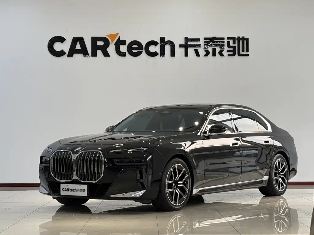 BMW 7 Series — фото 1