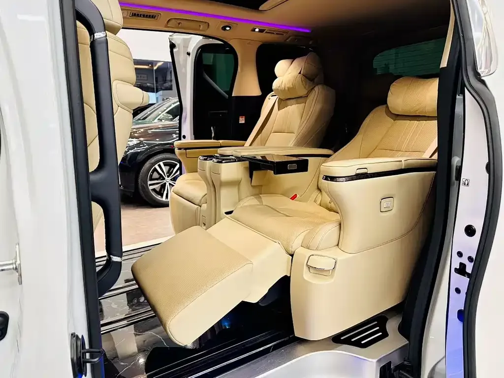 Toyota Alphard — фото 5