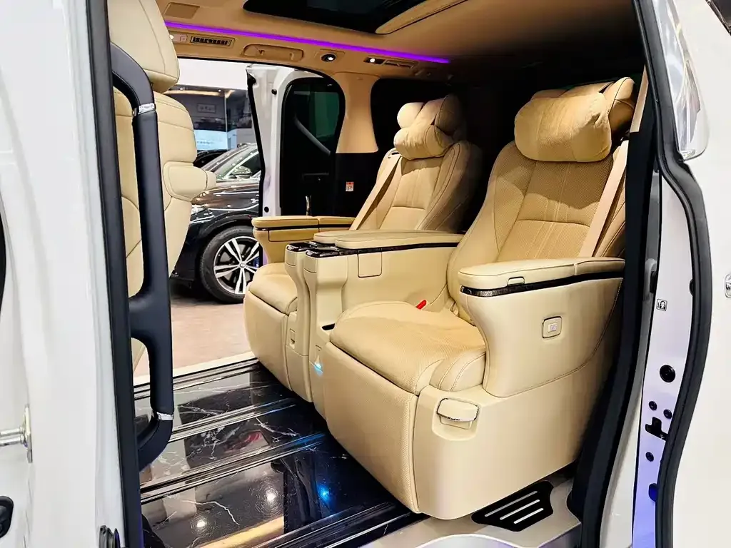 Toyota Alphard — фото 2