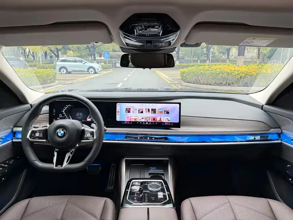 BMW 7 Series — фото 4