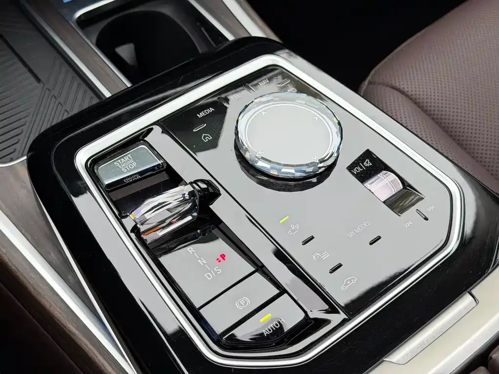 BMW 7 Series — фото 6