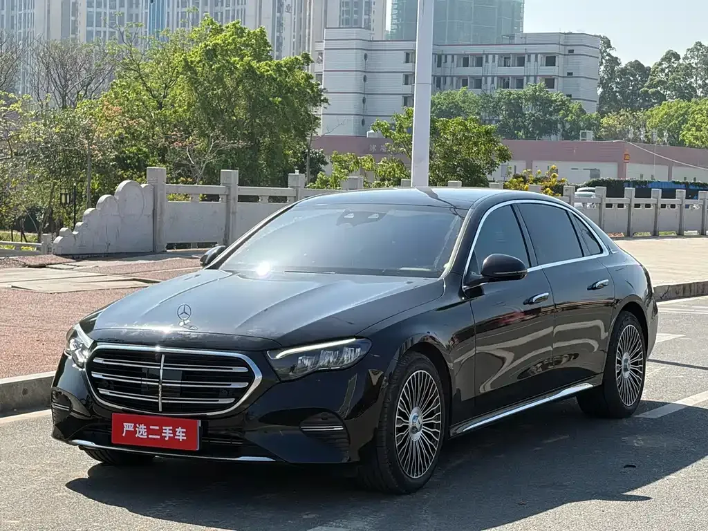 Mercedes-Benz E-Class — фото 1