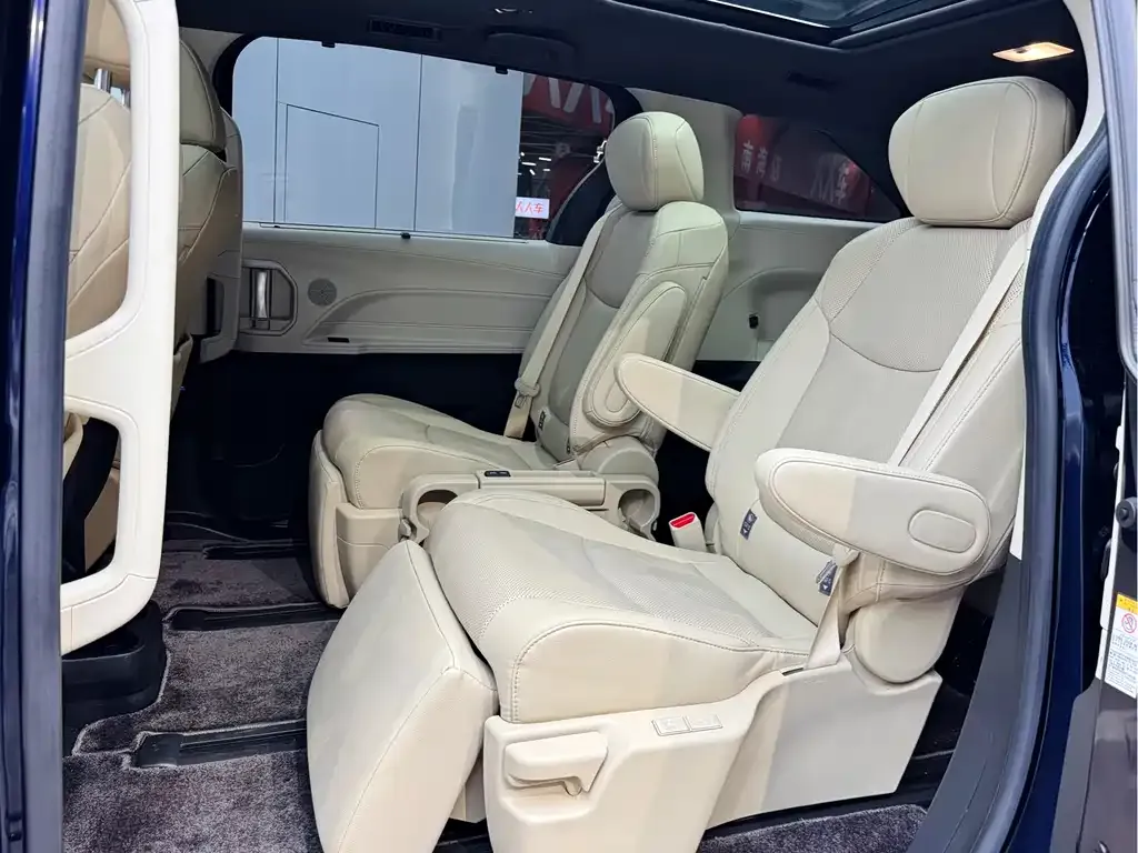Toyota Sienna 2022 из CN, фото 8