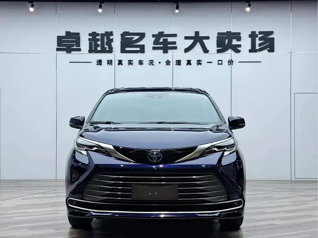 Toyota Sienna 2022 из CN, фото 2