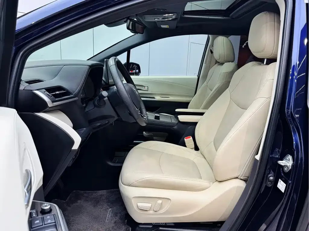 Toyota Sienna 2022 из CN, фото 4