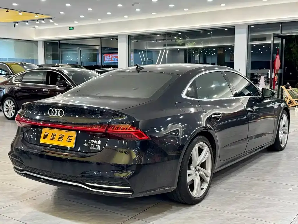 Audi A7L — фото 10