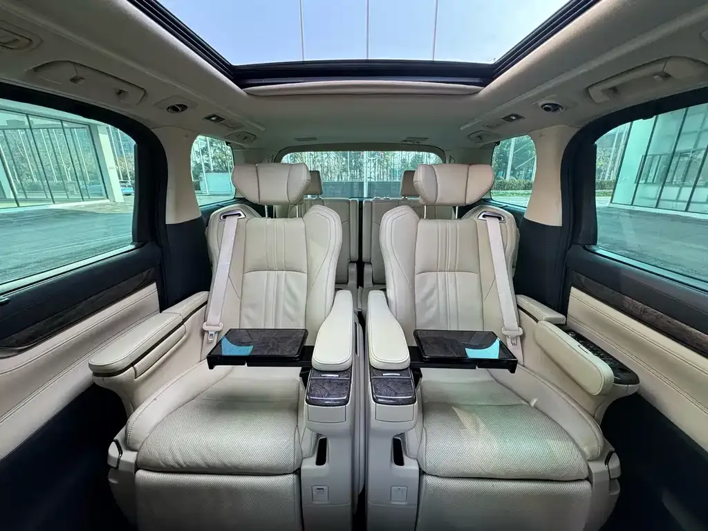 Toyota Alphard — фото 3