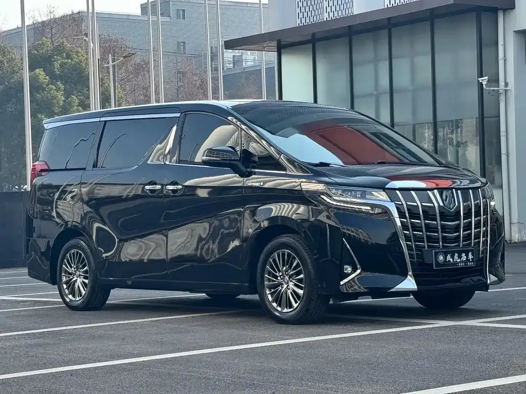 Toyota Alphard — фото 2