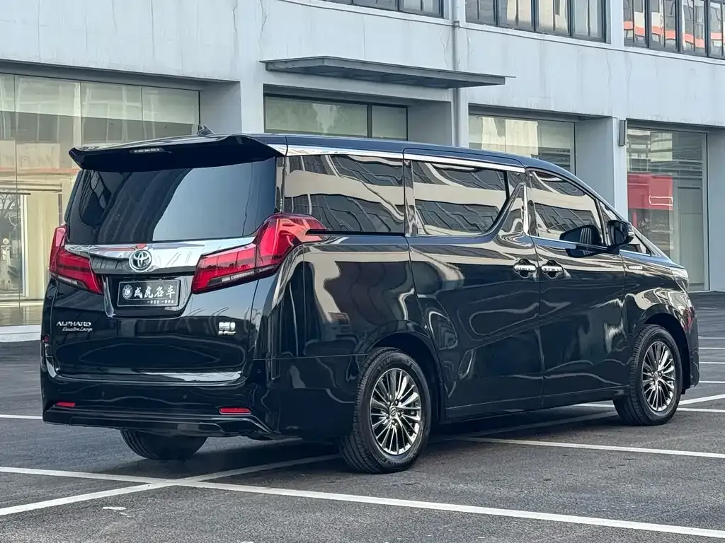 Toyota Alphard — фото 7